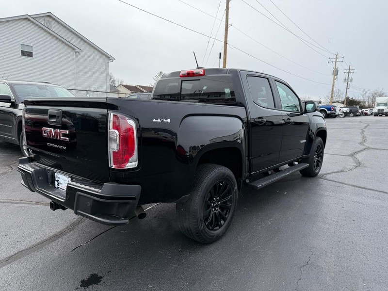 GMC Canyon Vehicle Full-screen Gallery Image 3