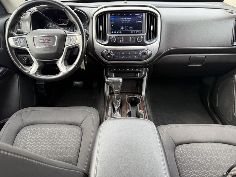GMC Canyon Vehicle Full-screen Gallery Image 11