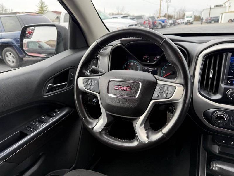 GMC Canyon Vehicle Full-screen Gallery Image 12