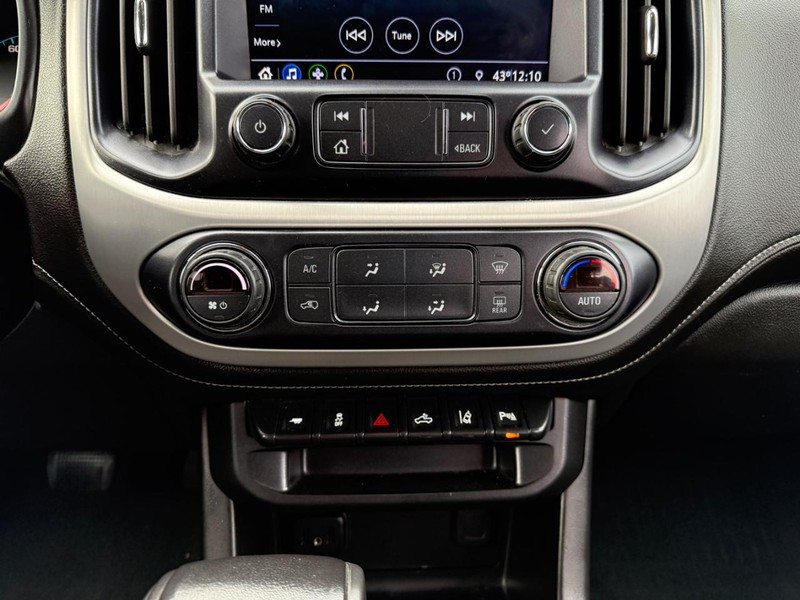 GMC Canyon Vehicle Full-screen Gallery Image 14