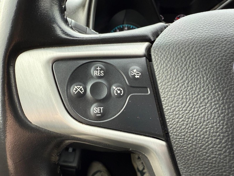 GMC Canyon Vehicle Full-screen Gallery Image 17