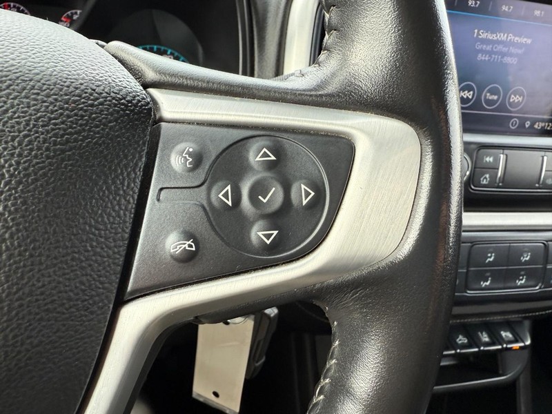 GMC Canyon Vehicle Full-screen Gallery Image 18