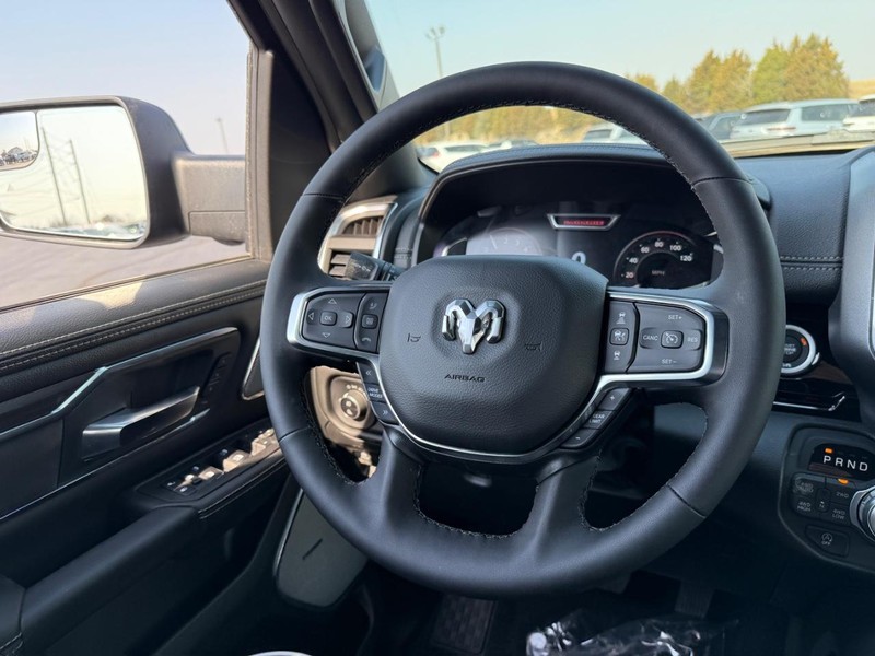 Ram 1500 Vehicle Full-screen Gallery Image 7