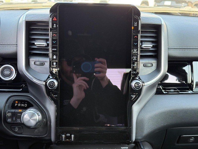 Ram 1500 Vehicle Full-screen Gallery Image 9