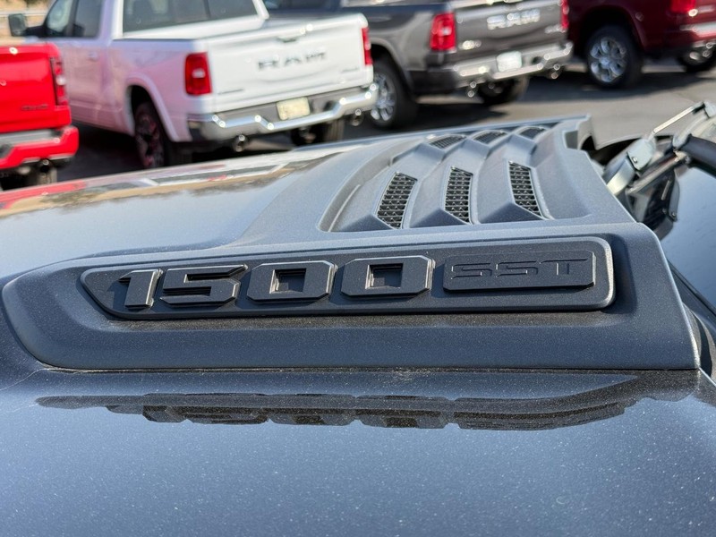 Ram 1500 Vehicle Full-screen Gallery Image 10