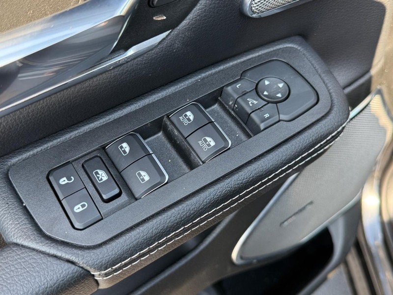 Ram 1500 Vehicle Full-screen Gallery Image 11