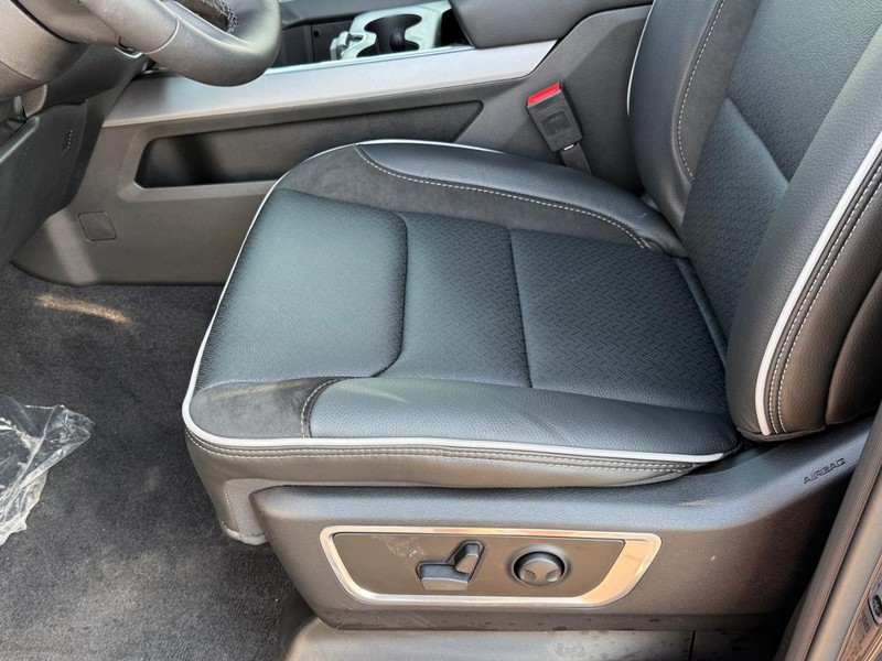 Ram 1500 Vehicle Full-screen Gallery Image 13