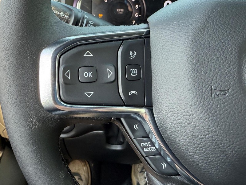 Ram 1500 Vehicle Full-screen Gallery Image 15