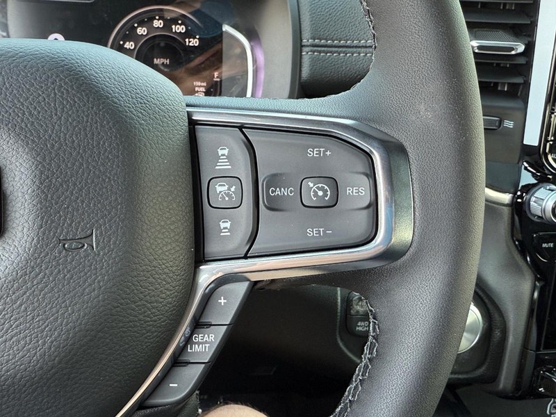 Ram 1500 Vehicle Full-screen Gallery Image 16