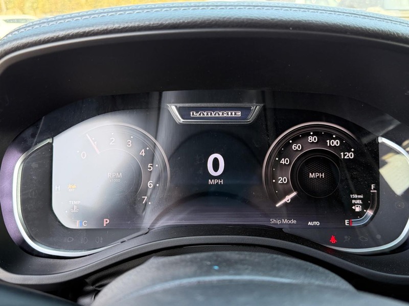 Ram 1500 Vehicle Full-screen Gallery Image 17