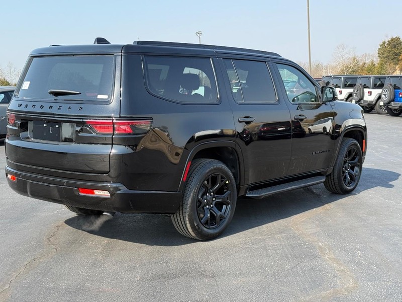 Jeep Wagoneer Vehicle Full-screen Gallery Image 3