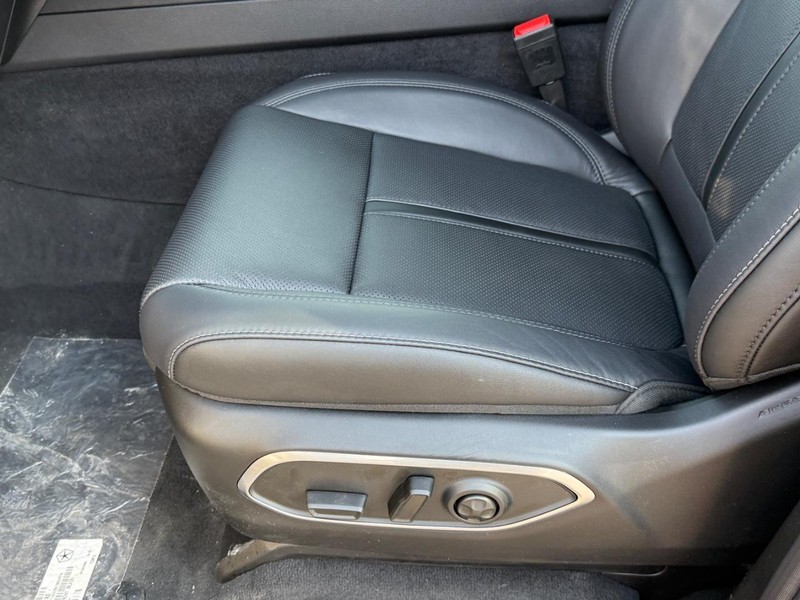 Jeep Wagoneer Vehicle Full-screen Gallery Image 12