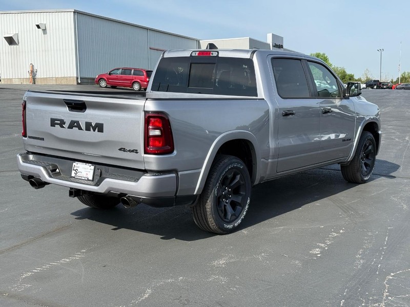 Ram 1500 Vehicle Full-screen Gallery Image 3