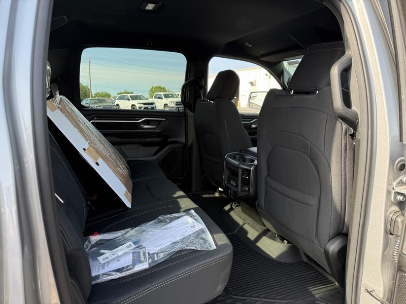 Ram 1500 Vehicle Full-screen Gallery Image 5