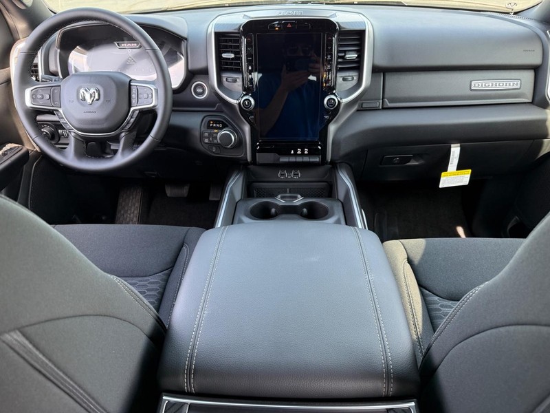 Ram 1500 Vehicle Full-screen Gallery Image 6