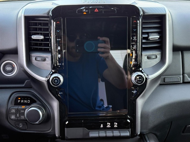 Ram 1500 Vehicle Full-screen Gallery Image 8