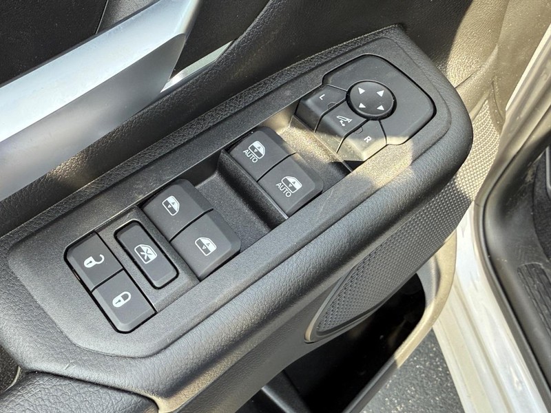 Ram 1500 Vehicle Full-screen Gallery Image 10