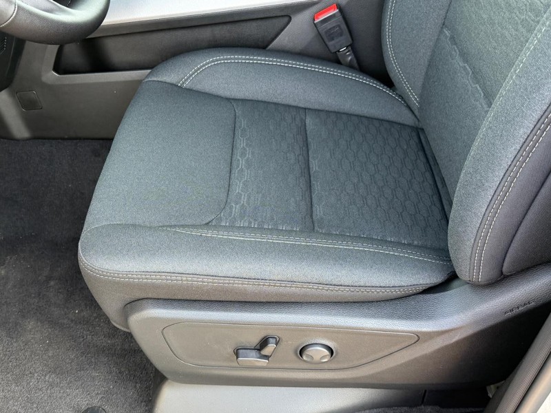Ram 1500 Vehicle Full-screen Gallery Image 11