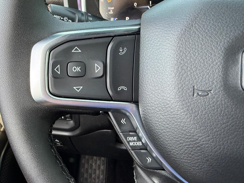 Ram 1500 Vehicle Full-screen Gallery Image 12