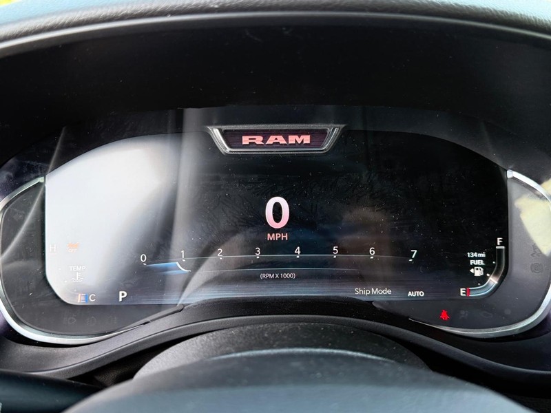 Ram 1500 Vehicle Full-screen Gallery Image 14