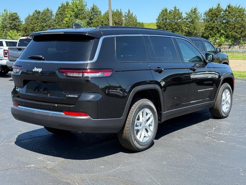 Jeep Grand Cherokee L Vehicle Full-screen Gallery Image 3