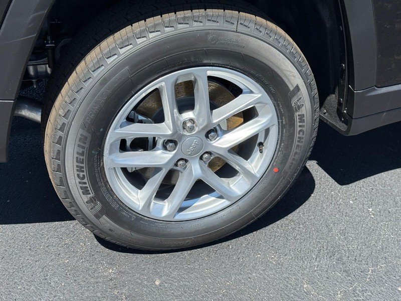 Jeep Grand Cherokee L Vehicle Full-screen Gallery Image 4