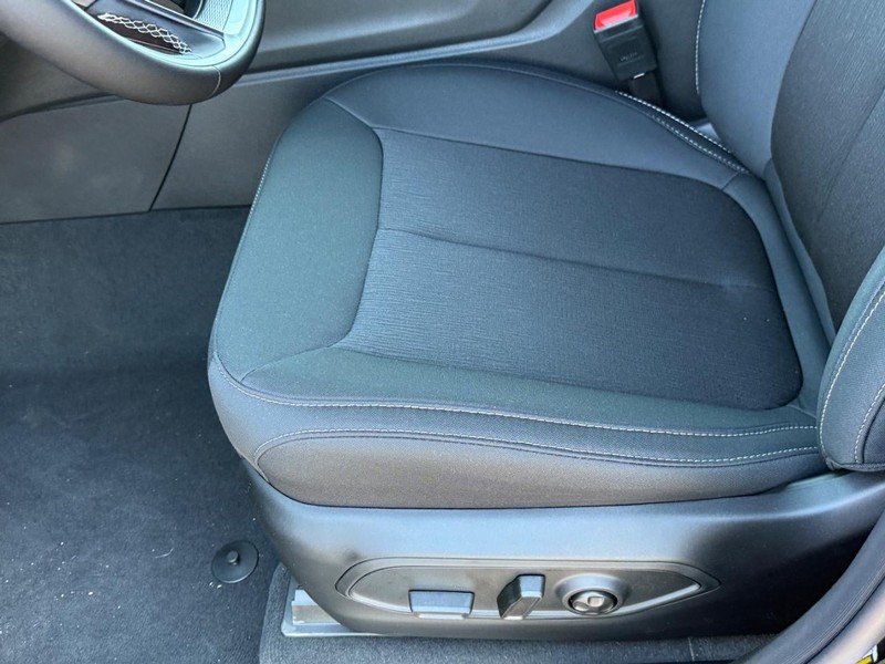 Jeep Grand Cherokee L Vehicle Full-screen Gallery Image 11