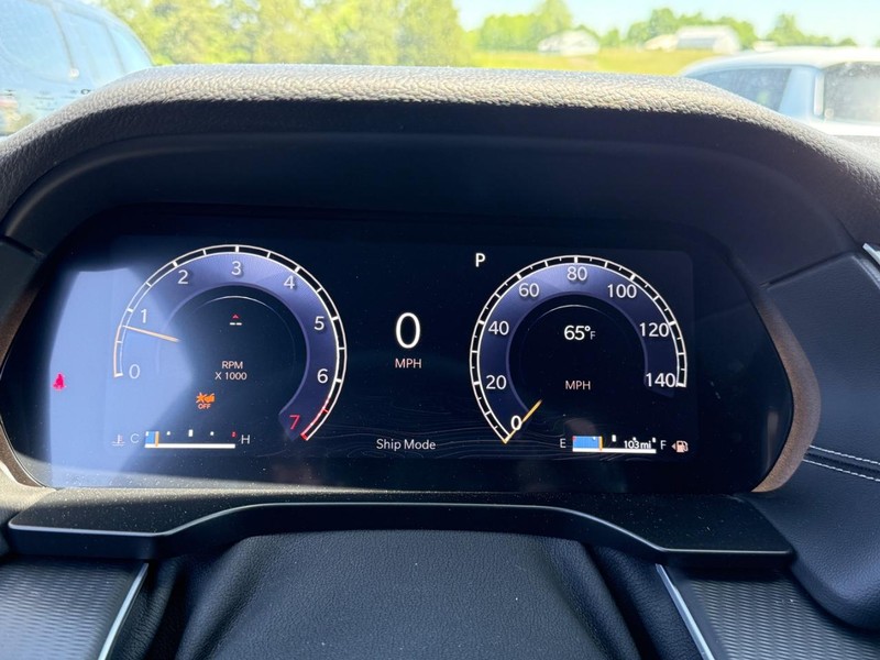 Jeep Grand Cherokee L Vehicle Full-screen Gallery Image 14