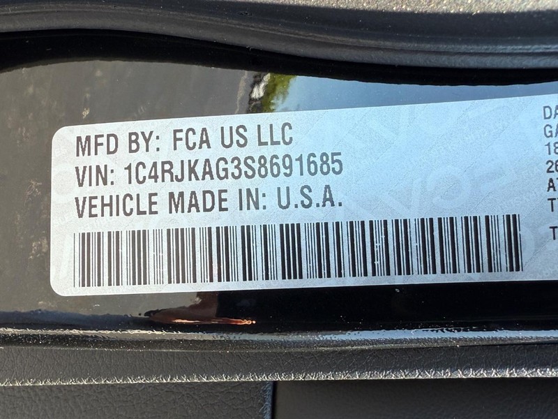 Jeep Grand Cherokee L Vehicle Full-screen Gallery Image 15