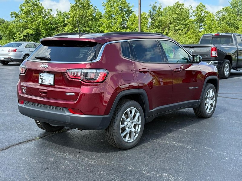 Jeep Compass Vehicle Full-screen Gallery Image 3