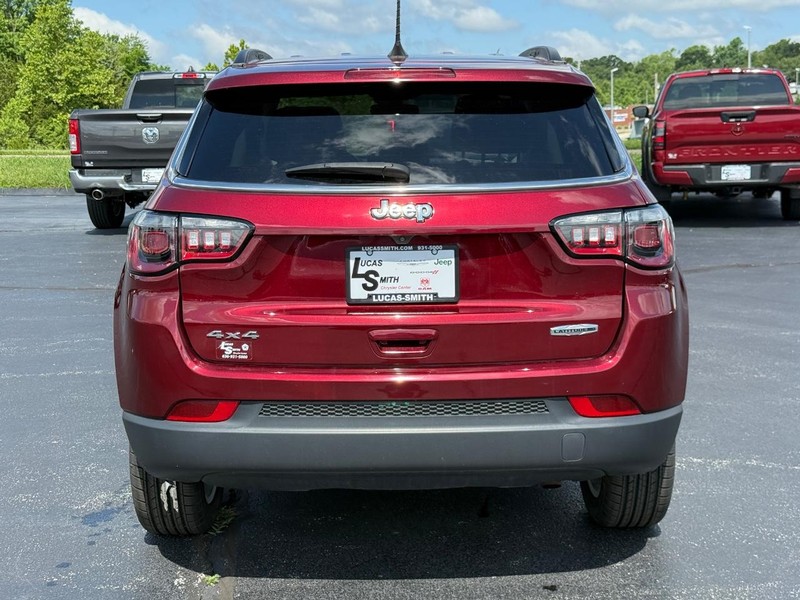 Jeep Compass Vehicle Full-screen Gallery Image 5