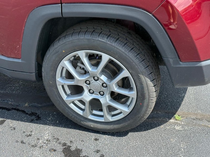 Jeep Compass Vehicle Full-screen Gallery Image 7
