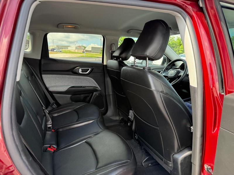 Jeep Compass Vehicle Full-screen Gallery Image 10