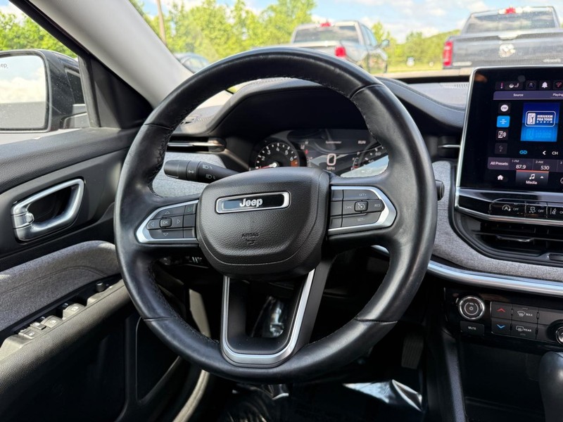 Jeep Compass Vehicle Full-screen Gallery Image 12