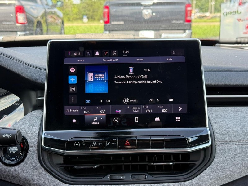 Jeep Compass Vehicle Full-screen Gallery Image 13