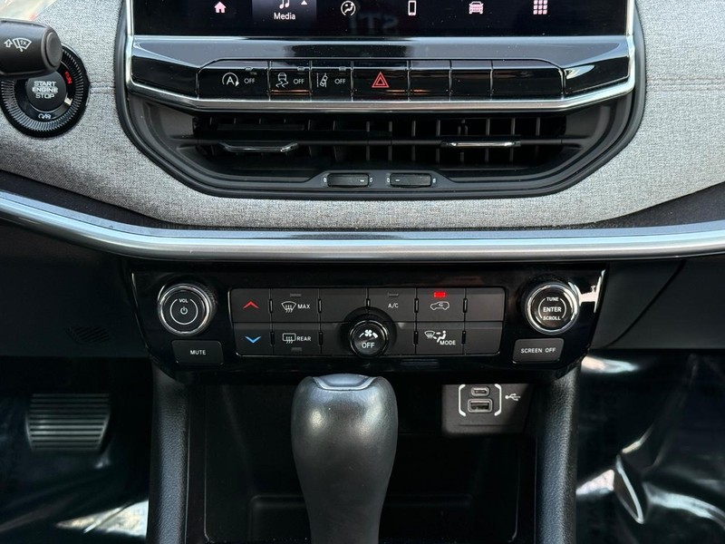 Jeep Compass Vehicle Full-screen Gallery Image 14