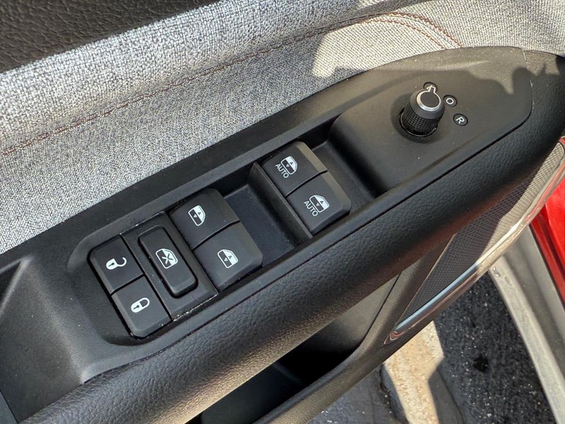 Jeep Compass Vehicle Full-screen Gallery Image 15