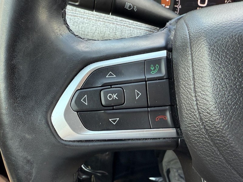 Jeep Compass Vehicle Full-screen Gallery Image 17