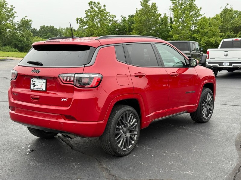 Jeep Compass Vehicle Full-screen Gallery Image 3