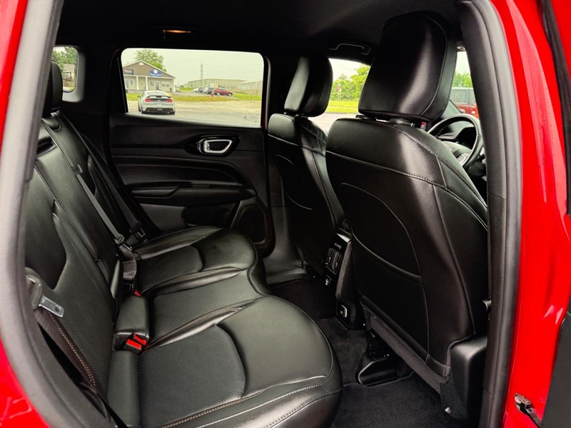 Jeep Compass Vehicle Full-screen Gallery Image 10