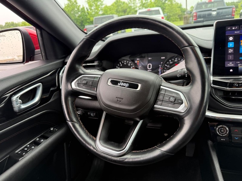 Jeep Compass Vehicle Full-screen Gallery Image 12