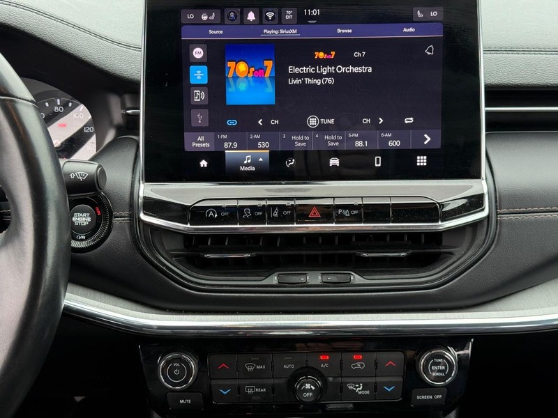 Jeep Compass Vehicle Full-screen Gallery Image 13