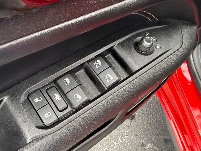 Jeep Compass Vehicle Full-screen Gallery Image 14