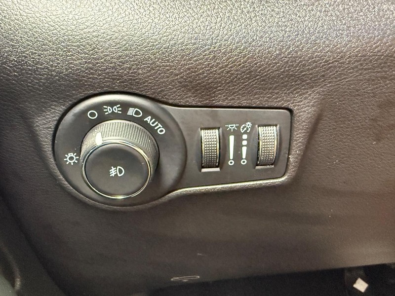 Jeep Compass Vehicle Full-screen Gallery Image 16