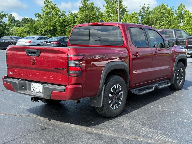 Nissan Frontier Vehicle Full-screen Gallery Image 3