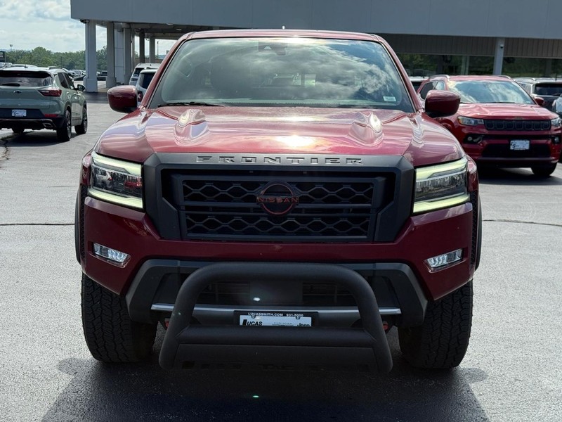 Nissan Frontier Vehicle Full-screen Gallery Image 11