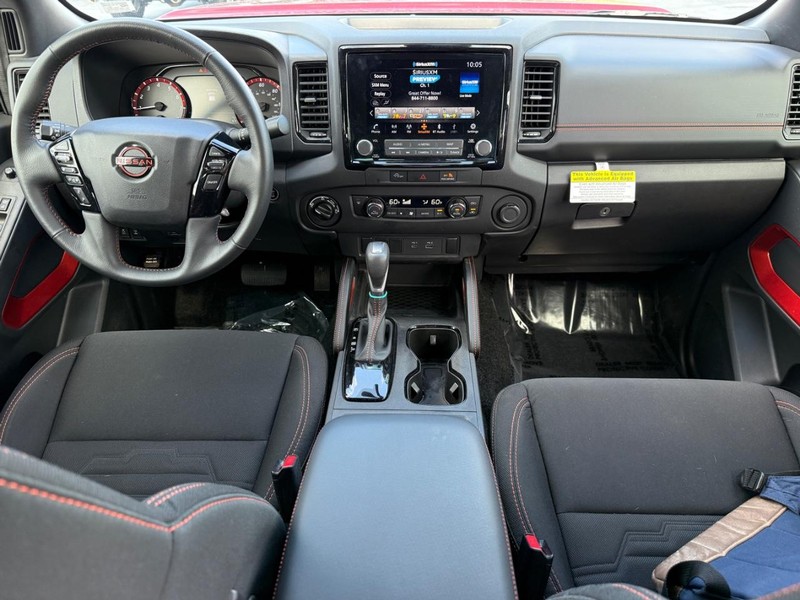 Nissan Frontier Vehicle Full-screen Gallery Image 13