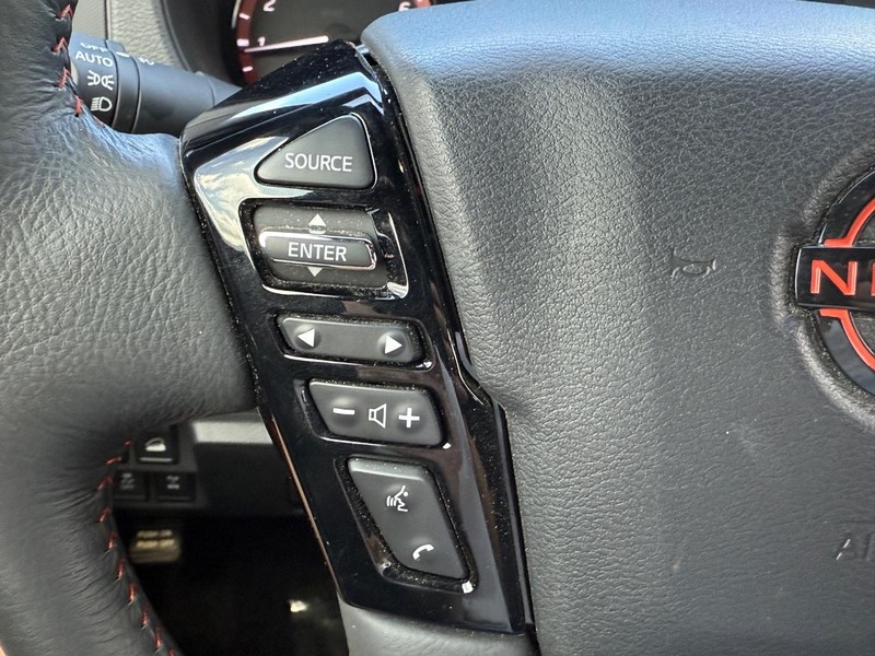 Nissan Frontier Vehicle Full-screen Gallery Image 18