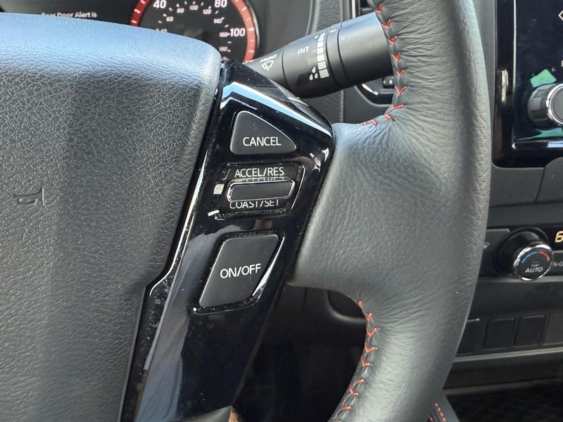 Nissan Frontier Vehicle Full-screen Gallery Image 19