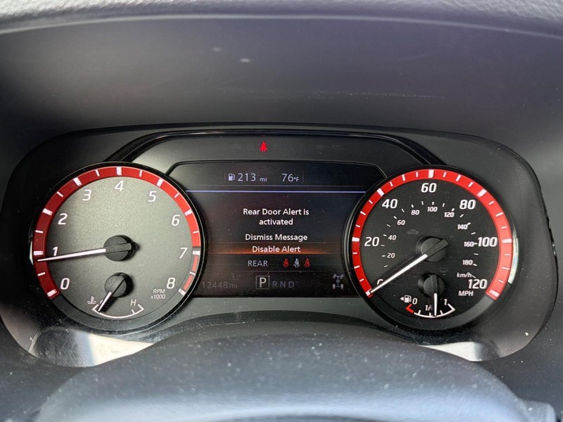Nissan Frontier Vehicle Full-screen Gallery Image 20